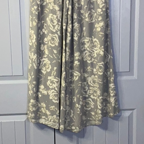 Jack by BB Dakota Blueish-Gray Wide Leg Boho Resort Floral Pants ~ Size Medium - Picture 5 of 13